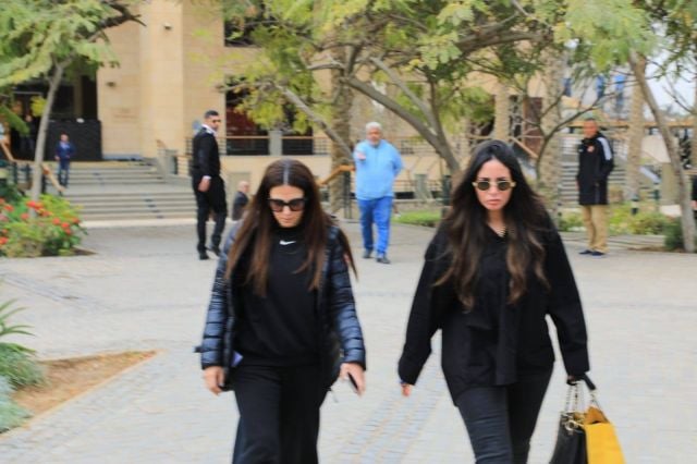 دنيا سمير غانم تحضر للتعزية