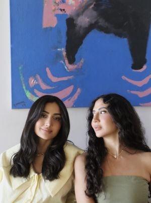 علامة OKHTEIN تصاميم تروي قصة المرأة العربية العصرية