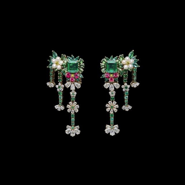 أقراط من مجموعة مجوهرات Dior