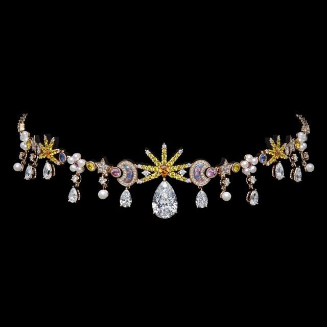 عقد من مجموعة مجوهرات Dior