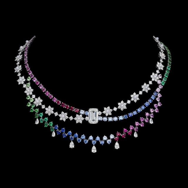 عقد من مجموعة مجوهرات Dior