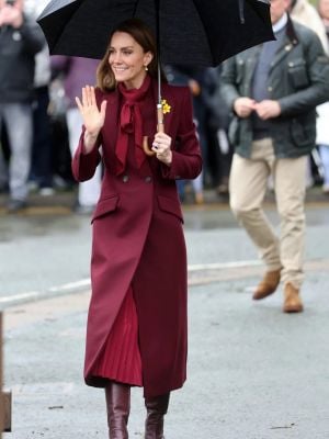 كيت ميدلتون تلفت الأنظار بإطلالة مونوكرومية راقية