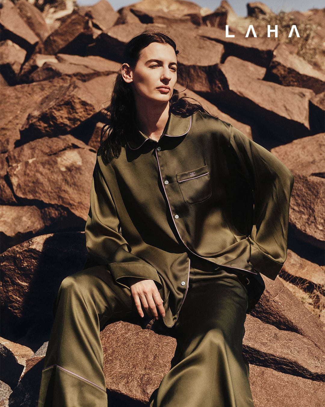 CELINE: أنوثة هادئة