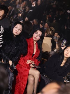 هيفاء وهبي تخطف الأضواء في أسابيع باريس للأزياء الراقية ربيع وصيف 2026