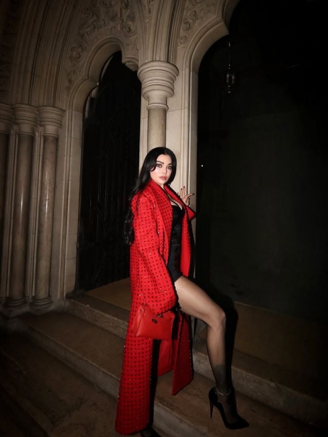 هيفاء وهبي بمعطف مطرّز من جورج حبيقة