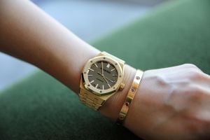 الساعات الذهبية تتناغم بسلاسة مع الإطلالات الرمضانية