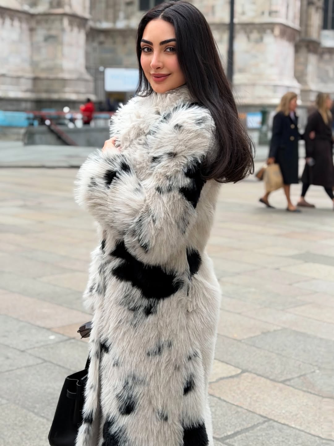 نور الغندور تلفت الأنظار بإطلالة ساحرة في ميلانو 