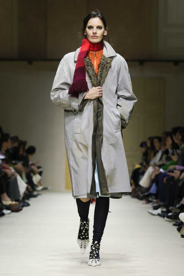 إطلالة من Prada خريف/شتاء 2026