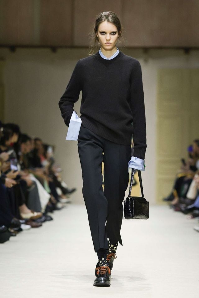 إطلالة من Prada خريف/شتاء 2026