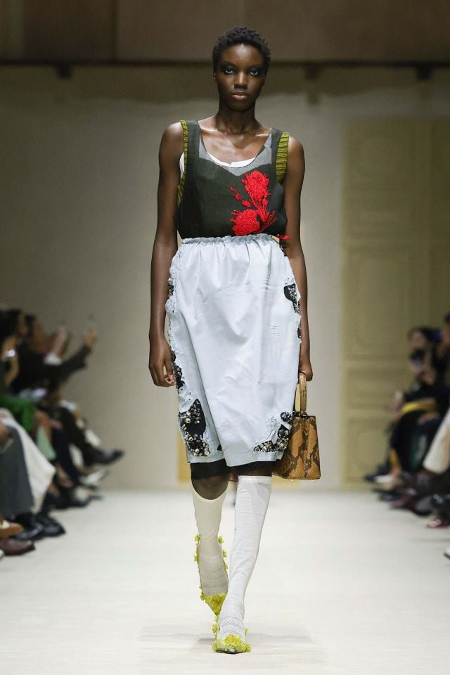 إطلالة من Prada خريف/شتاء 2026