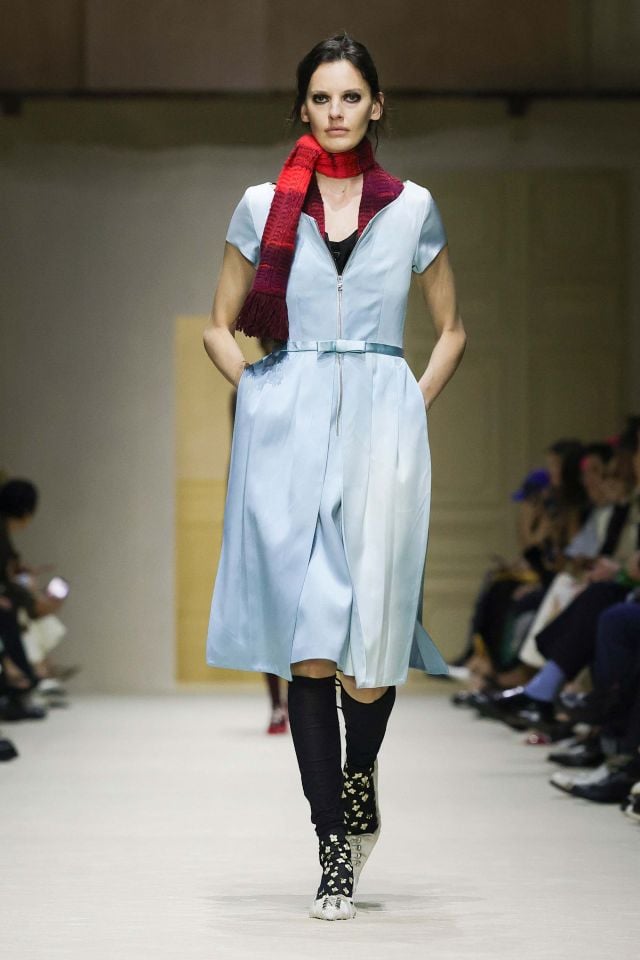 إطلالة من Prada خريف/شتاء 2026