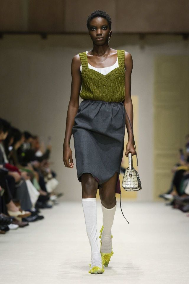 إطلالة من Prada خريف/شتاء 2026