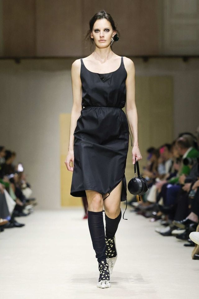 إطلالة من Prada خريف/شتاء 2026