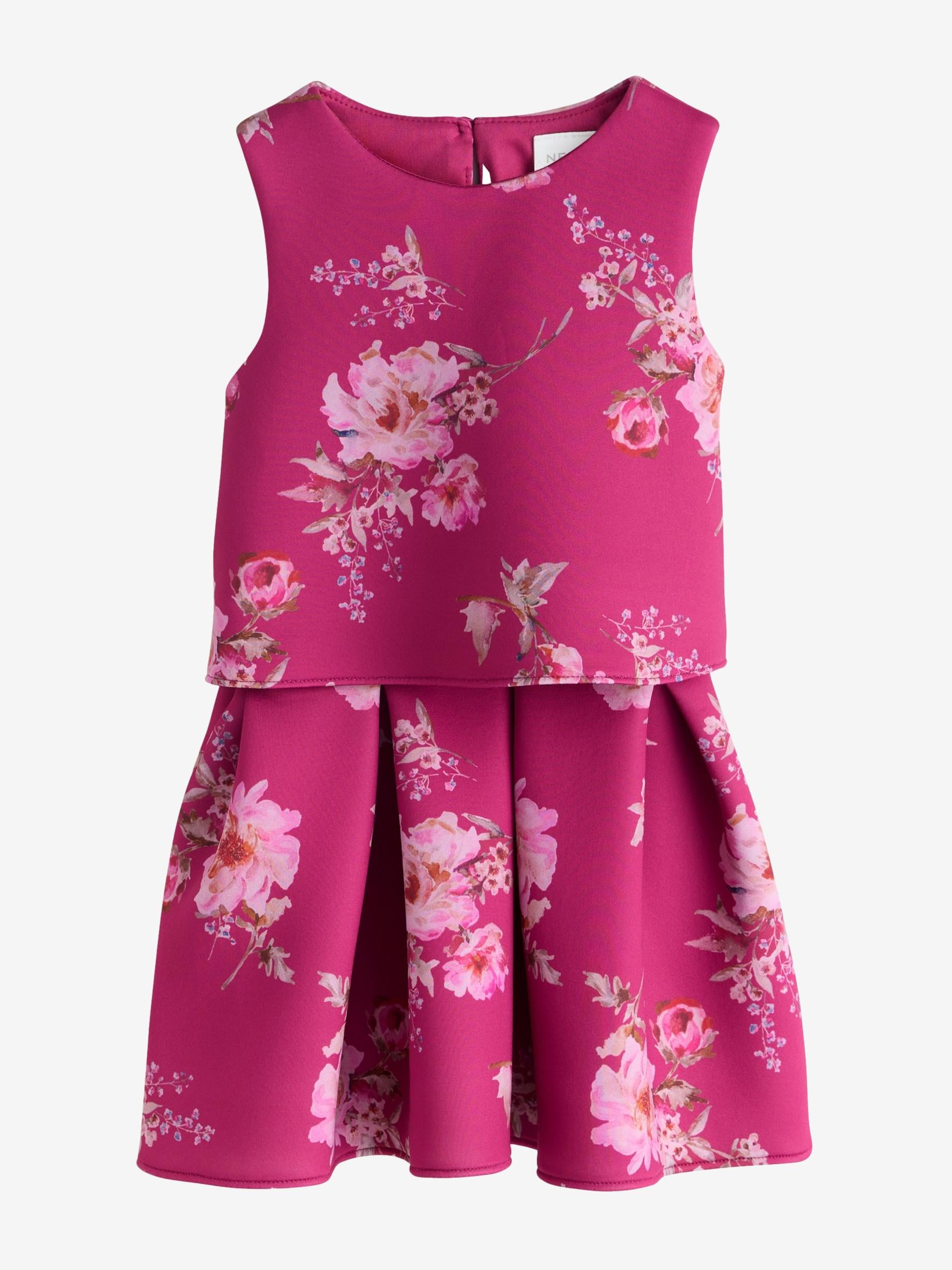 إليك ترجمة وصياغة أنيقة للمنتج:  طقم توب وتنورة سكوبا أحمر مزخرف بالزهور