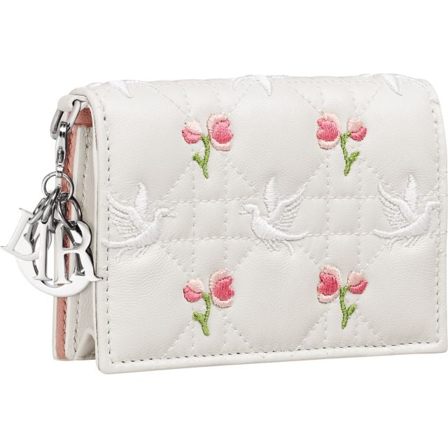 حقيبة ديور الأنيقة هدية مثالية لعيد الحب