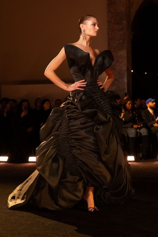 من مجموعة أزياء سكياباريلي لربيع وصيف 2026 