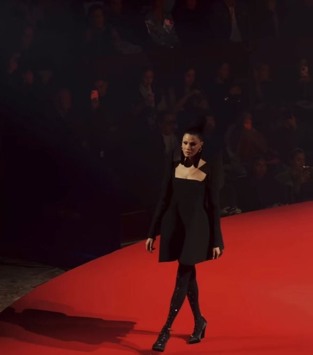 أميمة طالب عارضة أزياء في عرض ستيفان رولان Stephane Rolland