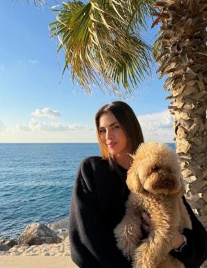 زين قطامي تستعرض رشاقتها بإطلالة كاجوال ضيقة