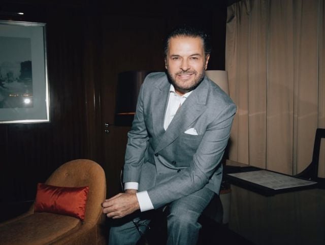 راغب علامة يوقف حفله ويوجه رسالة من القلب لزوجته واولاده (فيديو) 