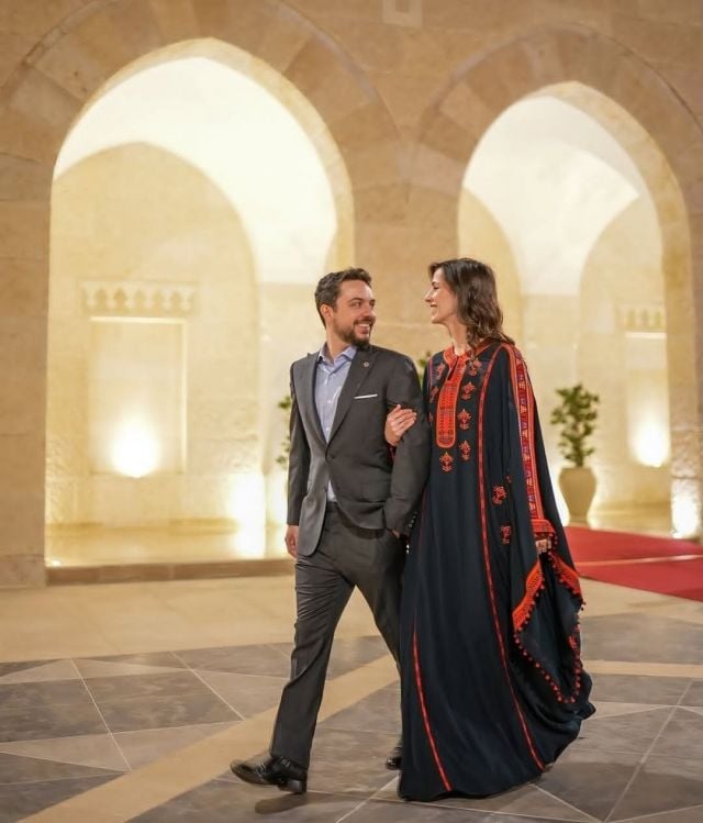 الأميرة رجوة الحسين تختار إطلالة تقليدية مبهرة في رمضان 