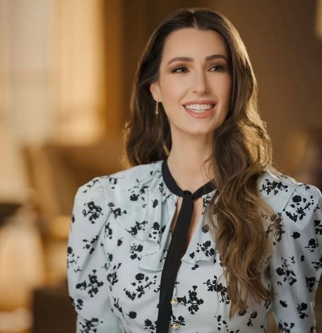 الأميرة رجوة بفستان أزرق باستيلي