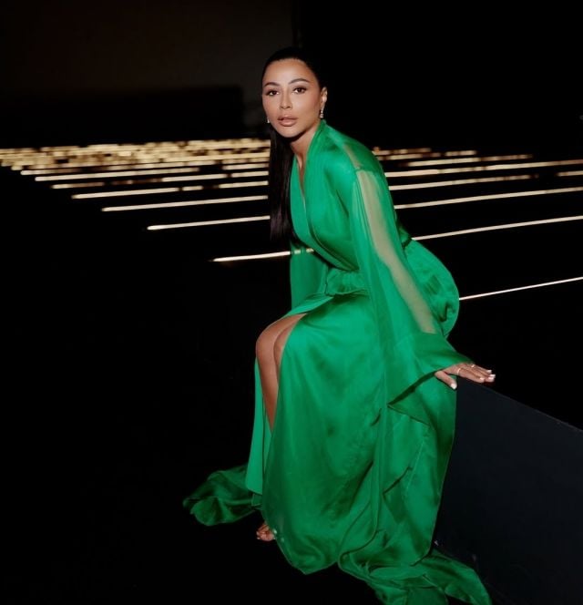 الإعلامية مهيرة عبد العزيز تتألق بالأخضر