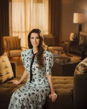 الأزرق بين الرقي والطمأنينة: اللون الأقرب الى قلب الأميرة رجوة