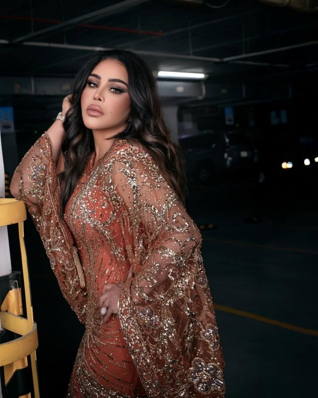 أحلام تختار التطريز لتوقيع إطلالاتها الأكثر فخامة