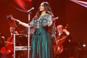 لماذا تعشق أحلام الأزياء المطرزة في إطلالاتها؟