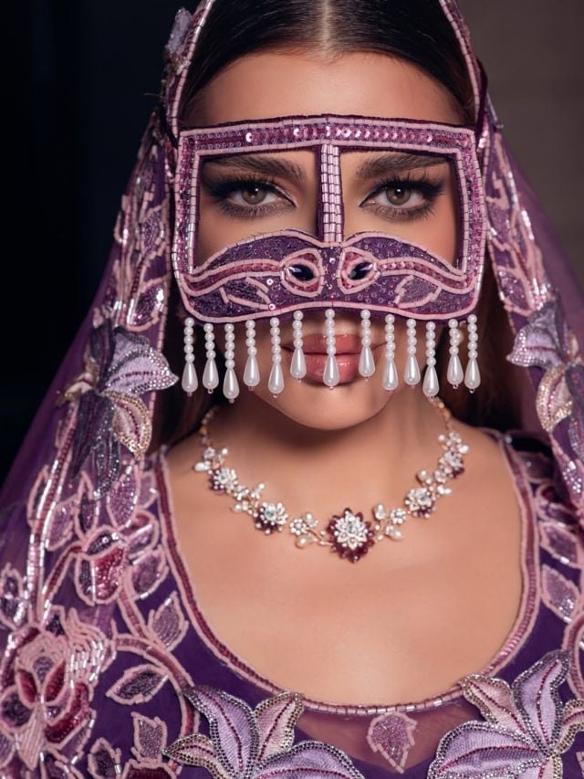 أصالة تختار البرقع المزين باللؤلؤ