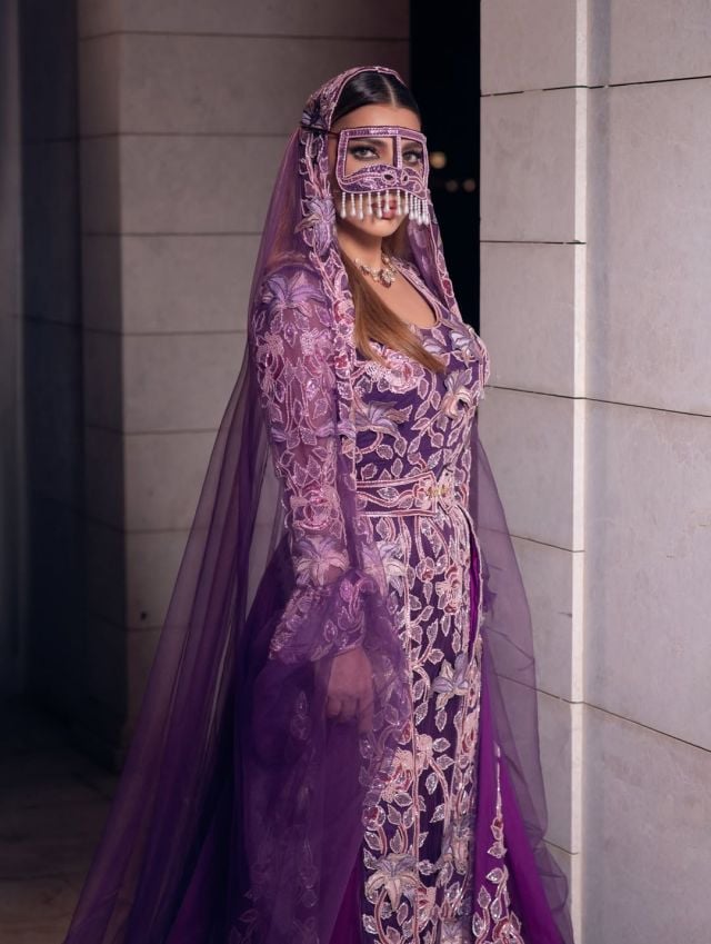 أصالة باطلالة بنفسجية مع البرقع