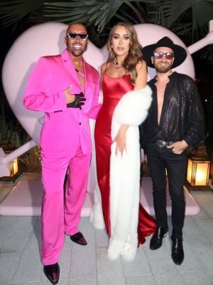 مايا دياب بالساتان الأحمر ضيفة شرف كيم كارداشيان بحفل SKIMS في دبي