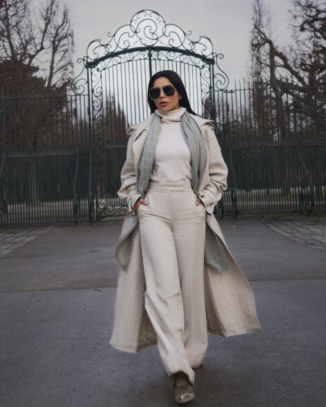 مهيرة عبد العزيز في فيينا: الأناقة الشتوية بين الأبيض والرمادي