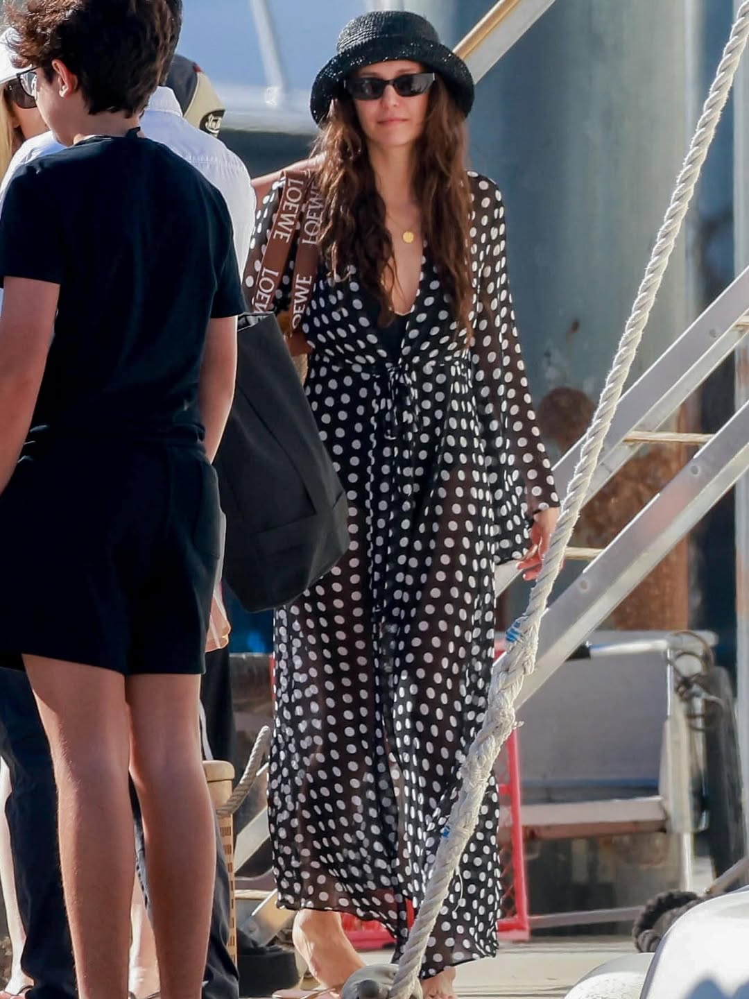 سيلينا غوميز ونينا دوبريف تنسّقان ملابس البحر في المكسيك