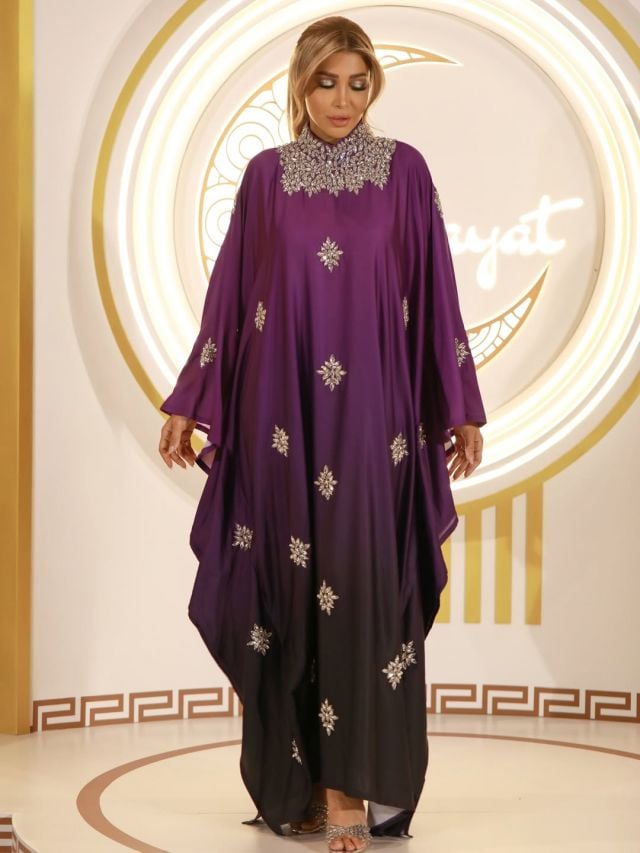 أروى بالقفطان البنفسجي المطرّز بالفضي... إطلالة رمضانية ساحرة
