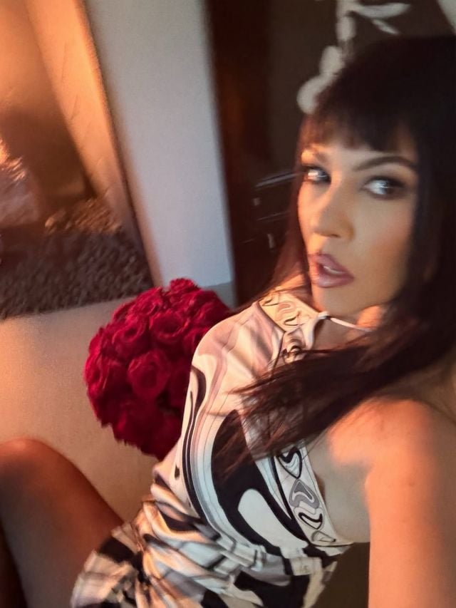 كورتني كارداشيان على 