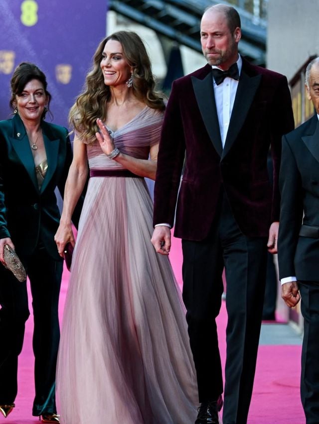 كيت ميدلتون بتصميم لافت باستيلي