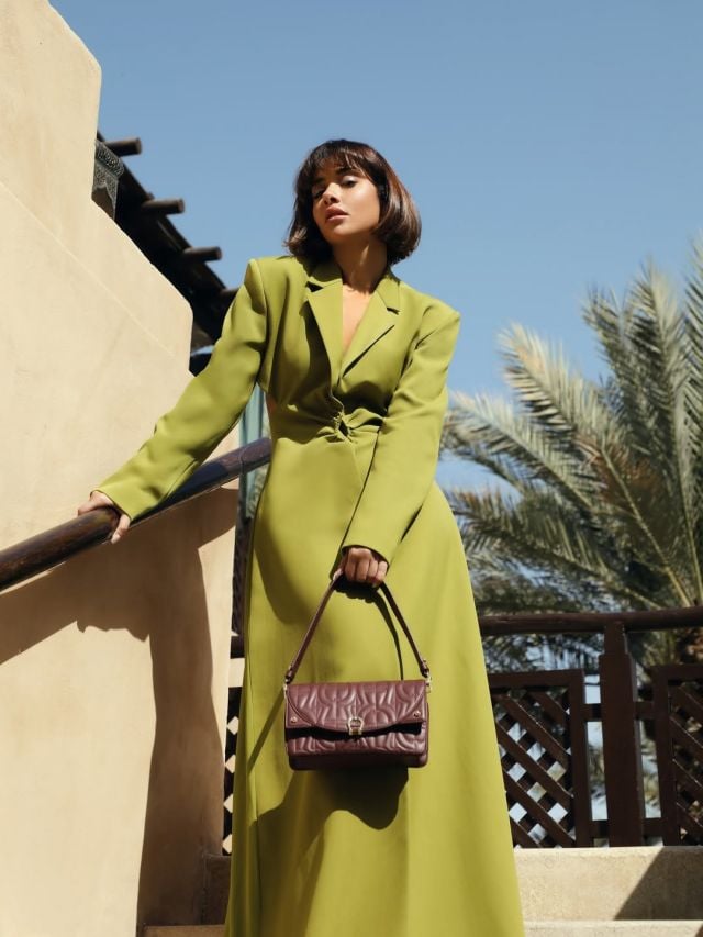 بلقيس بالأخضر الزيتوني… محتشم وفخم بأسلوب عصري