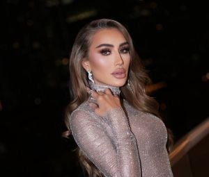 مايا دياب تلفت الأنظار بفستان براق ومجوهرات مبتكرة