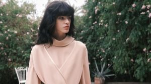 تفاصيل ذهبية وأناقة راقية في مجموعة Valentino Sama 2026