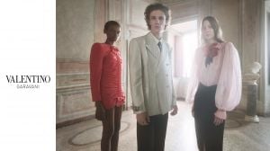 حملة FIREFLIES من VALENTINO ترسّخ الوعي بالتضامن