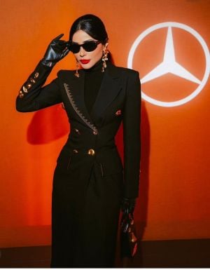 الإطلالات المونوكروم: سر أناقة النجمات العربيات