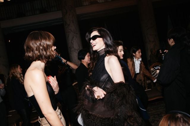 آن هاثاواي في عرض أزياء رالف لورين لخريف 2026