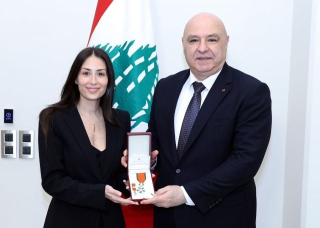الرئيس اللبناني يستقبل هبة طوجي بعد منحها وسام الأرز الوطني