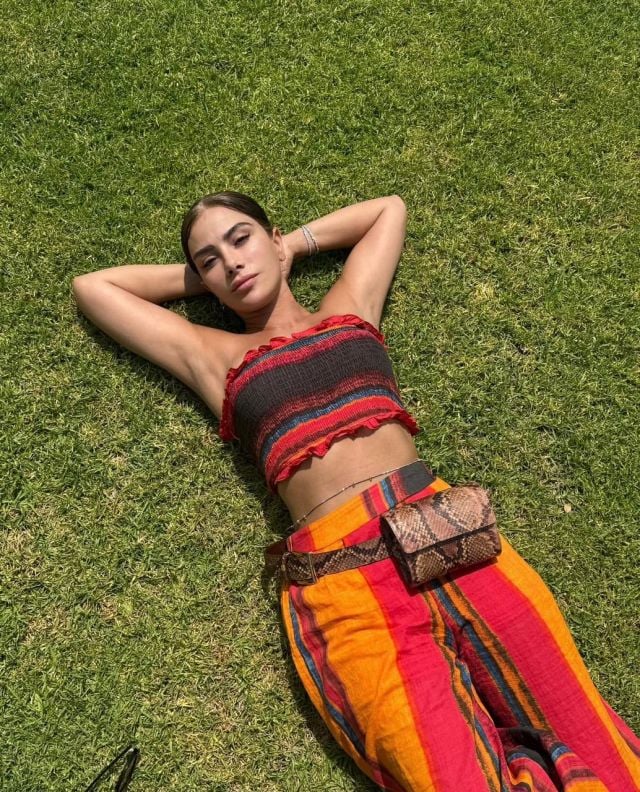 صبا مبارك بإطلالة ملوّنة