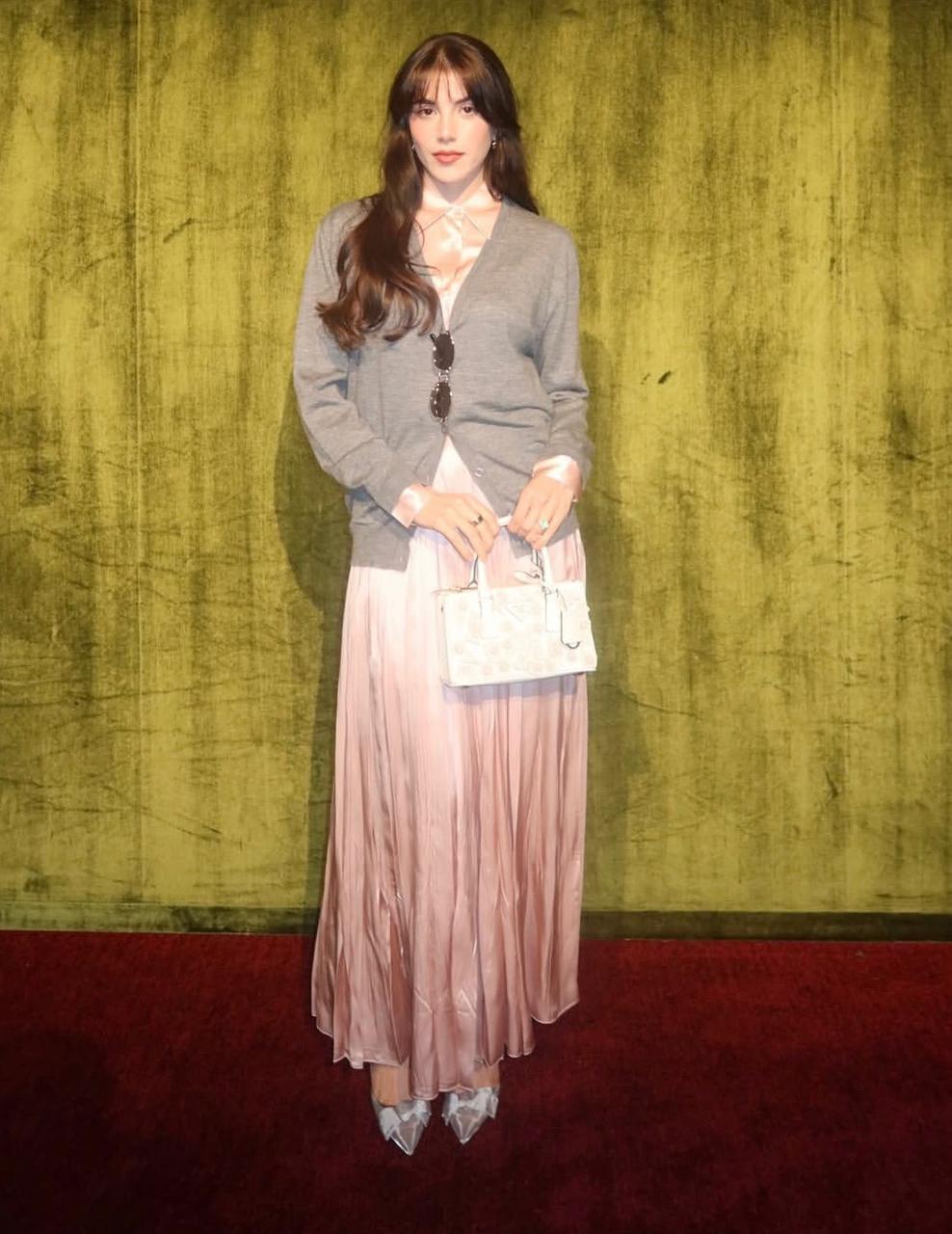 النجمات بتنسيقات شتوية كلاسيكية وعصرية في سحور Prada الرمضاني