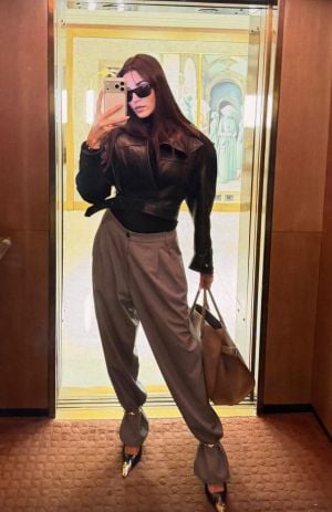 هاندة أرتشيل تتألق بإطلالة عصرية بألوان ترابية