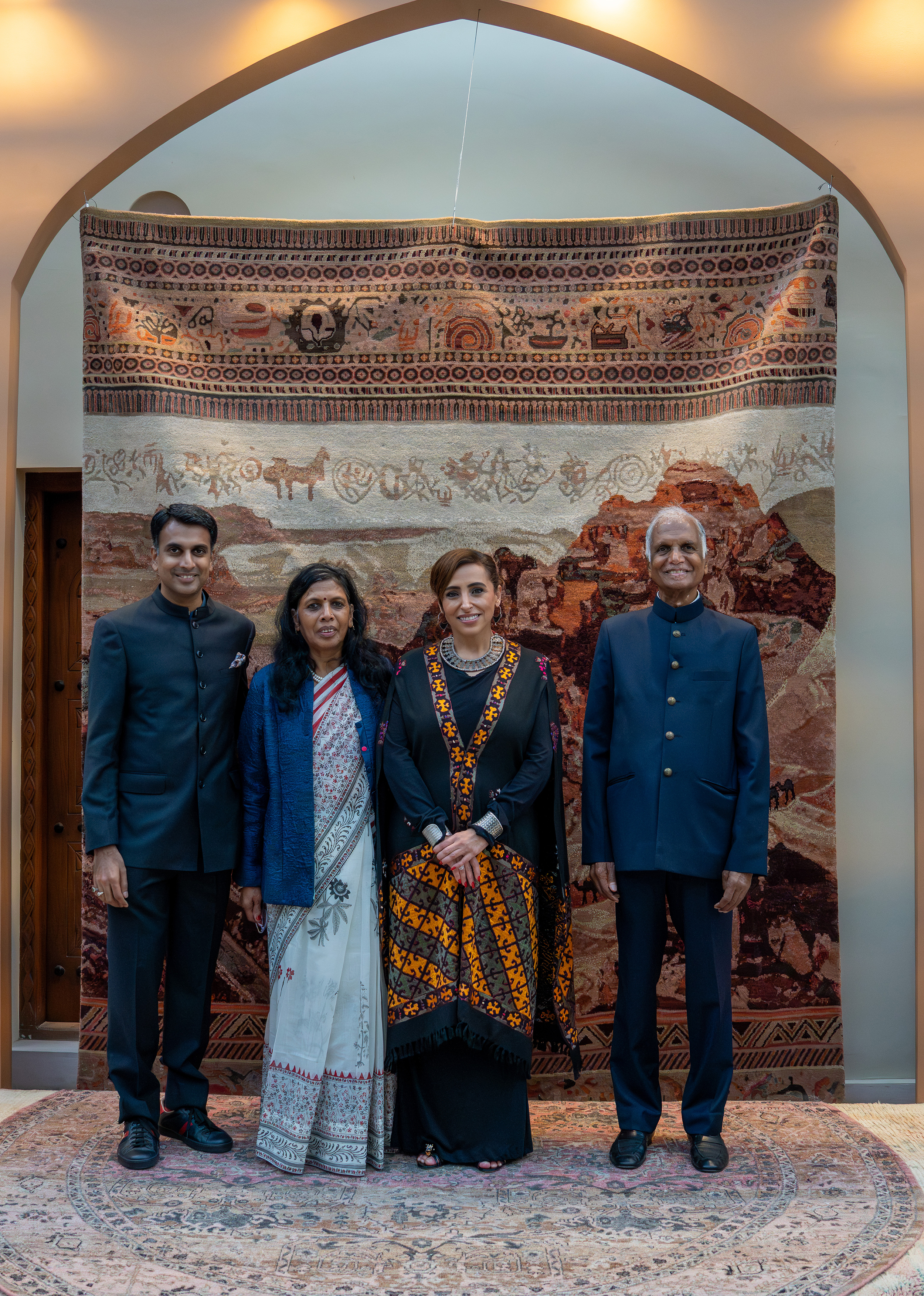 بدور القاسمي وسجاد "جايبور" يطلقان مجموعة "همسات الصحراء" في بيت اللّوال