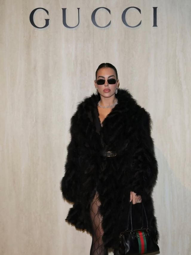 جورجينا رودريغيز تتألق بالأسود في عرض غوتشي