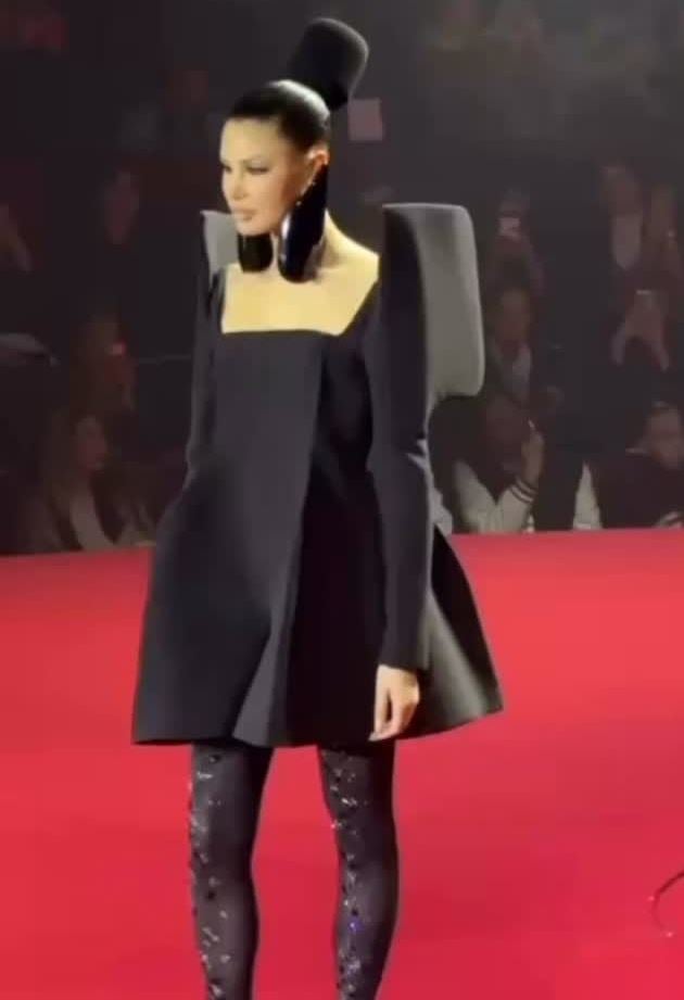 أميمة طالب بفستان أسود من ستيفان رولان أميمة طالب بفستان أسود من ستيفان رولان